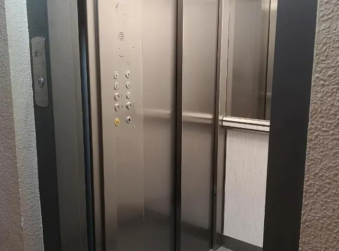 Escultor Moreto - Parking Gratis Apartment